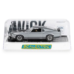 Auto Scalextric Ford Mustang BOSS 429 John Wick escala 1:32 en vitrina oficial de colección